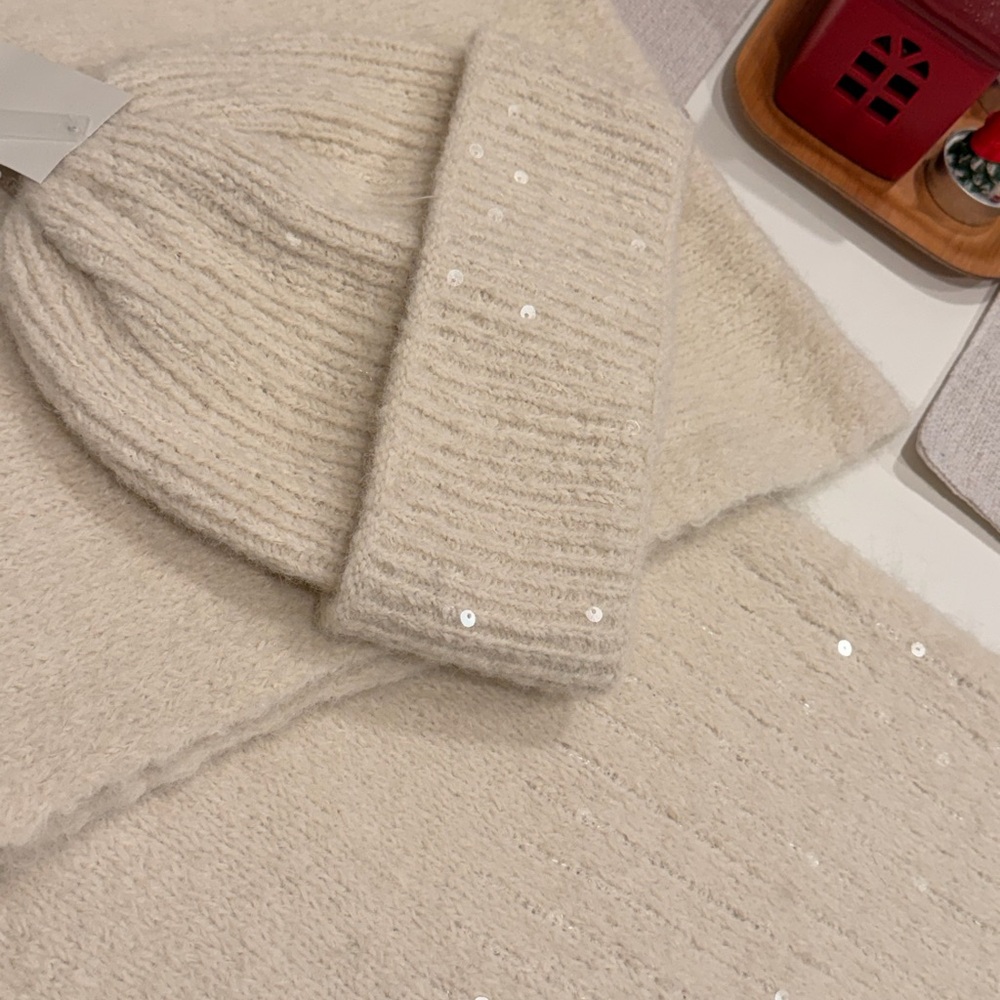 New Reserved Cozy Cream Knit Beanie and Scarf Set